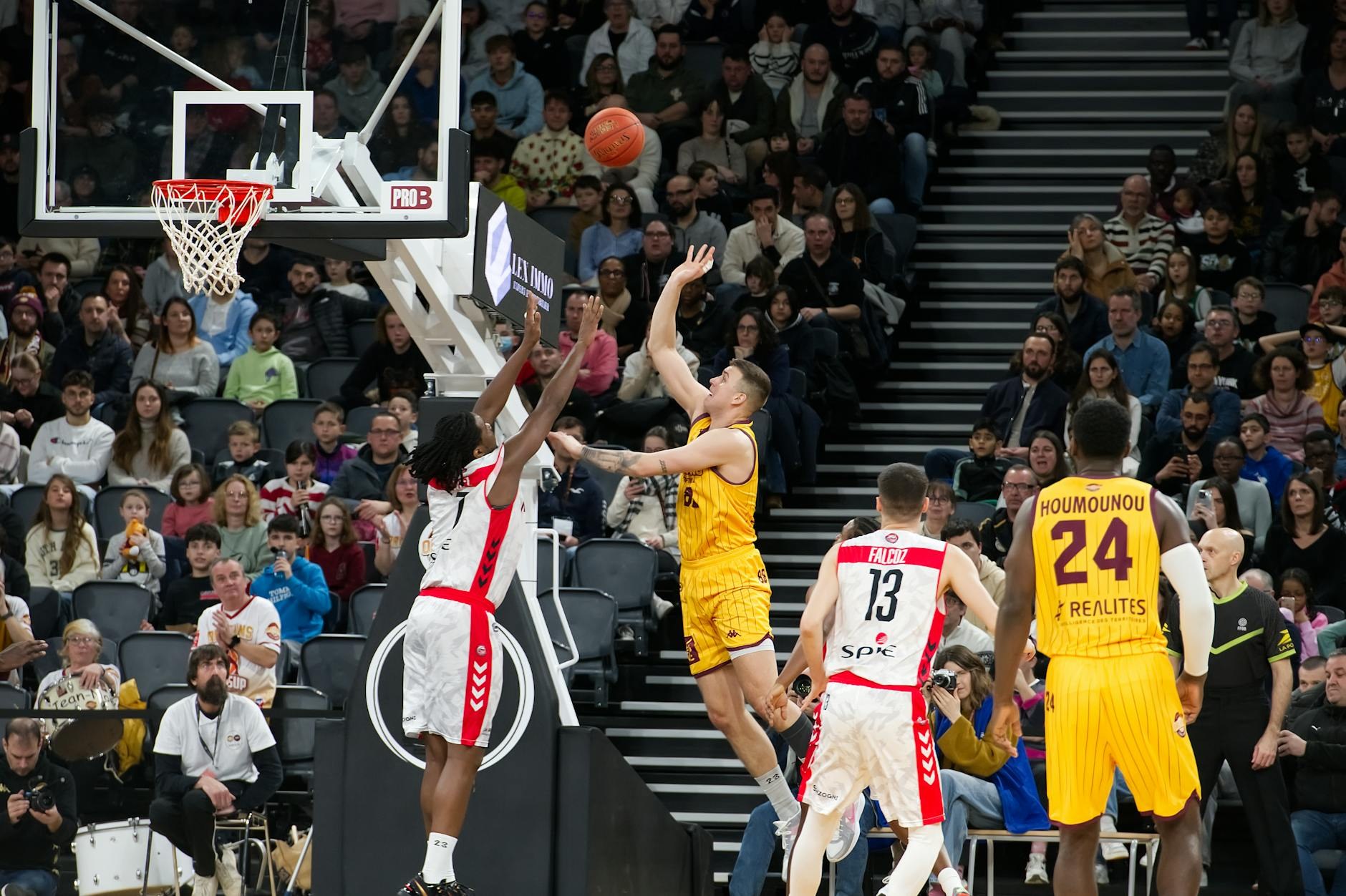 Noticias Metros SDE: ¡Arrancan la Liga Nacional c Santo Domingo Este - El Farol al Día