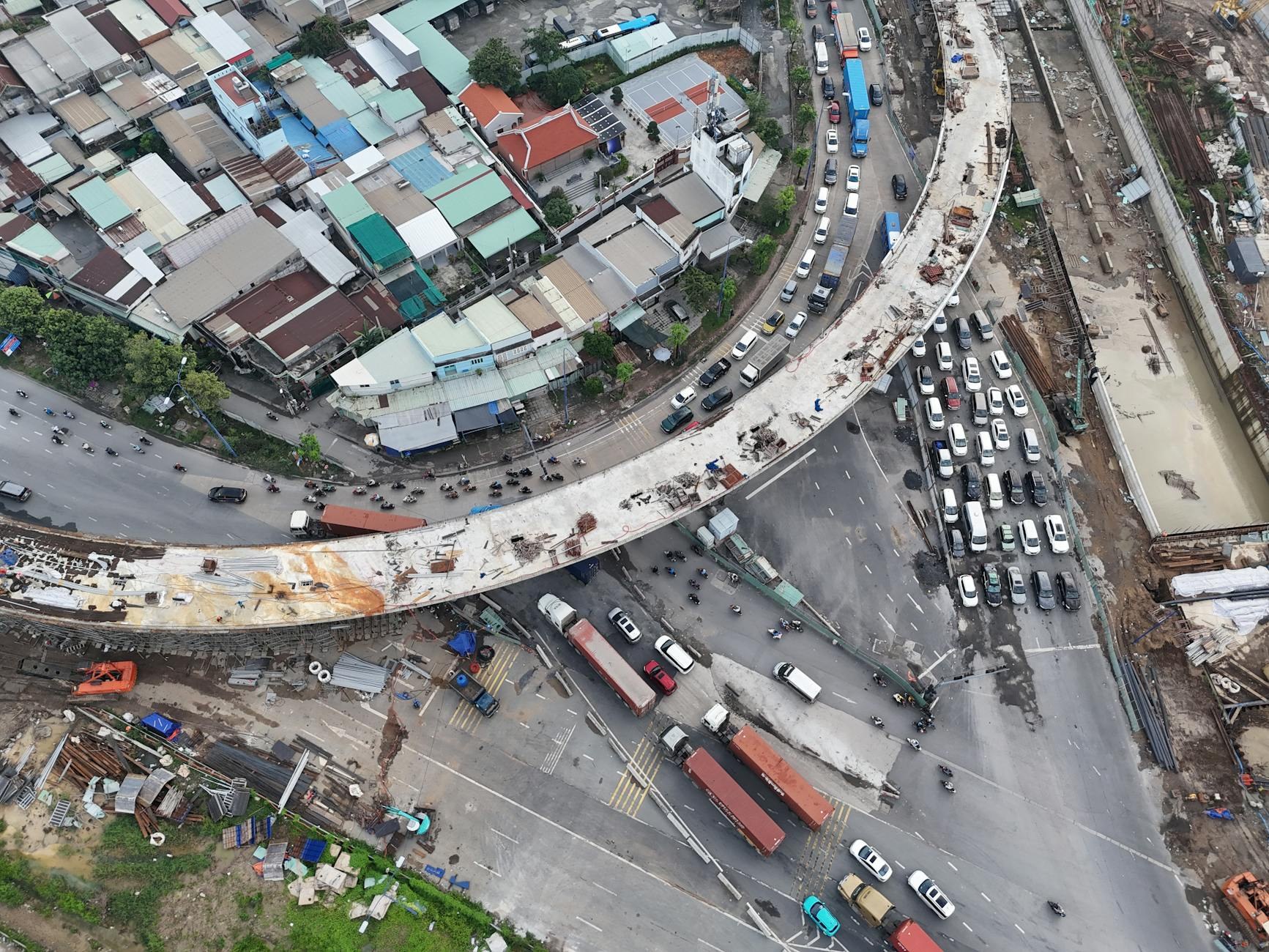 Noticias Caos Vial SDE: Obras sin terminar ahogan Santo Domingo Este - El Farol al Día