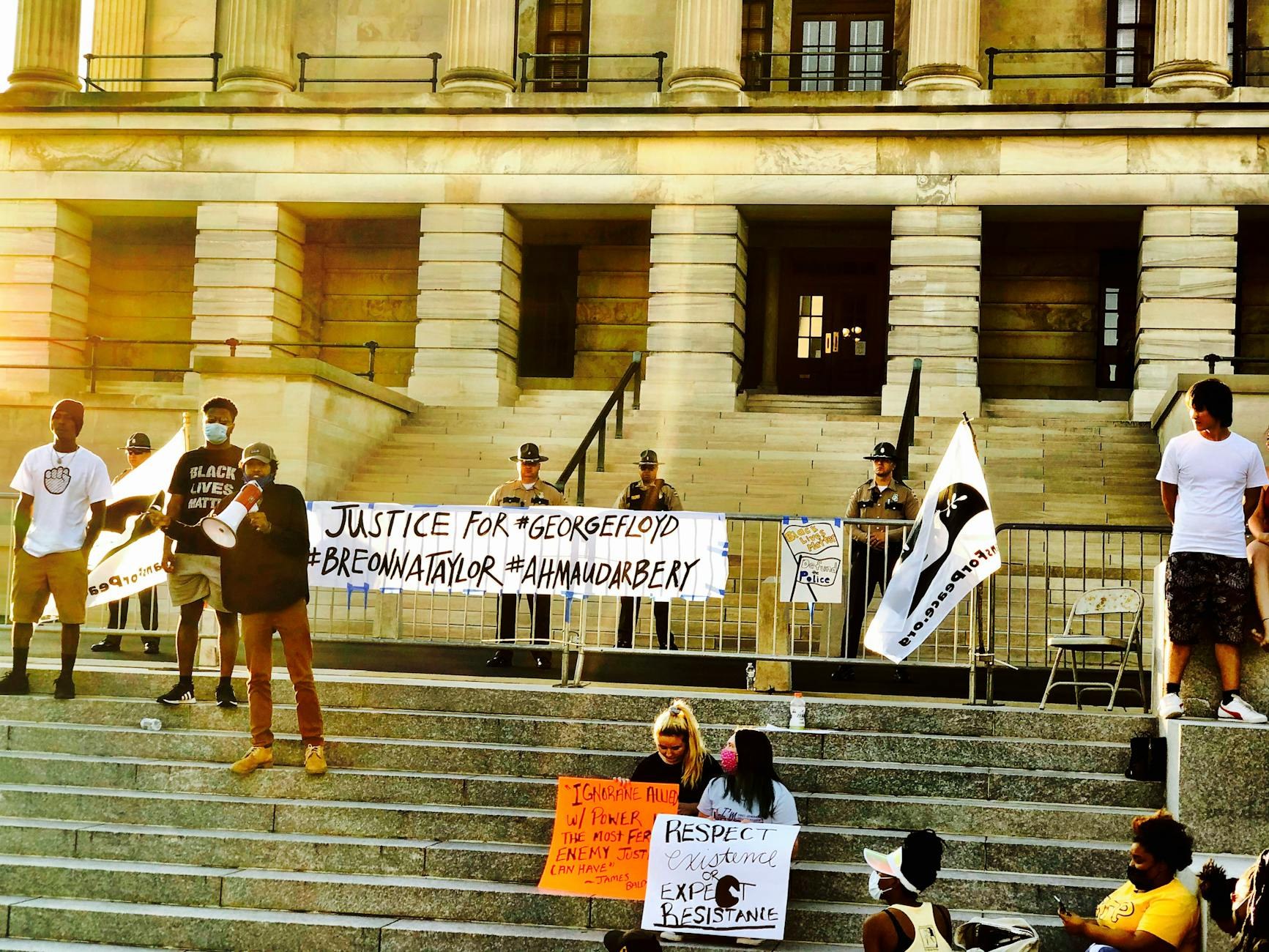 Noticias Jueces Parados en SDE: Justicia en Pausa Santo Domingo Este - El Farol al Día