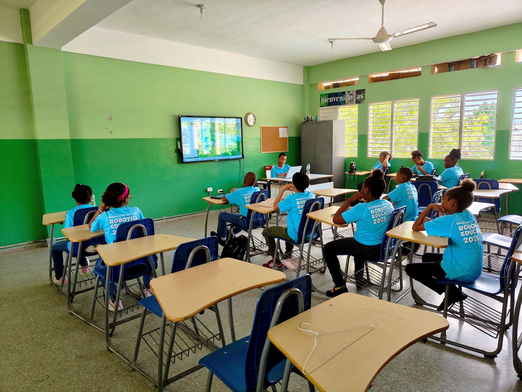 Noticias 15 Mil Alumnos SDE Fuera de Aulas en Abr Santo Domingo Este - El Farol al Día