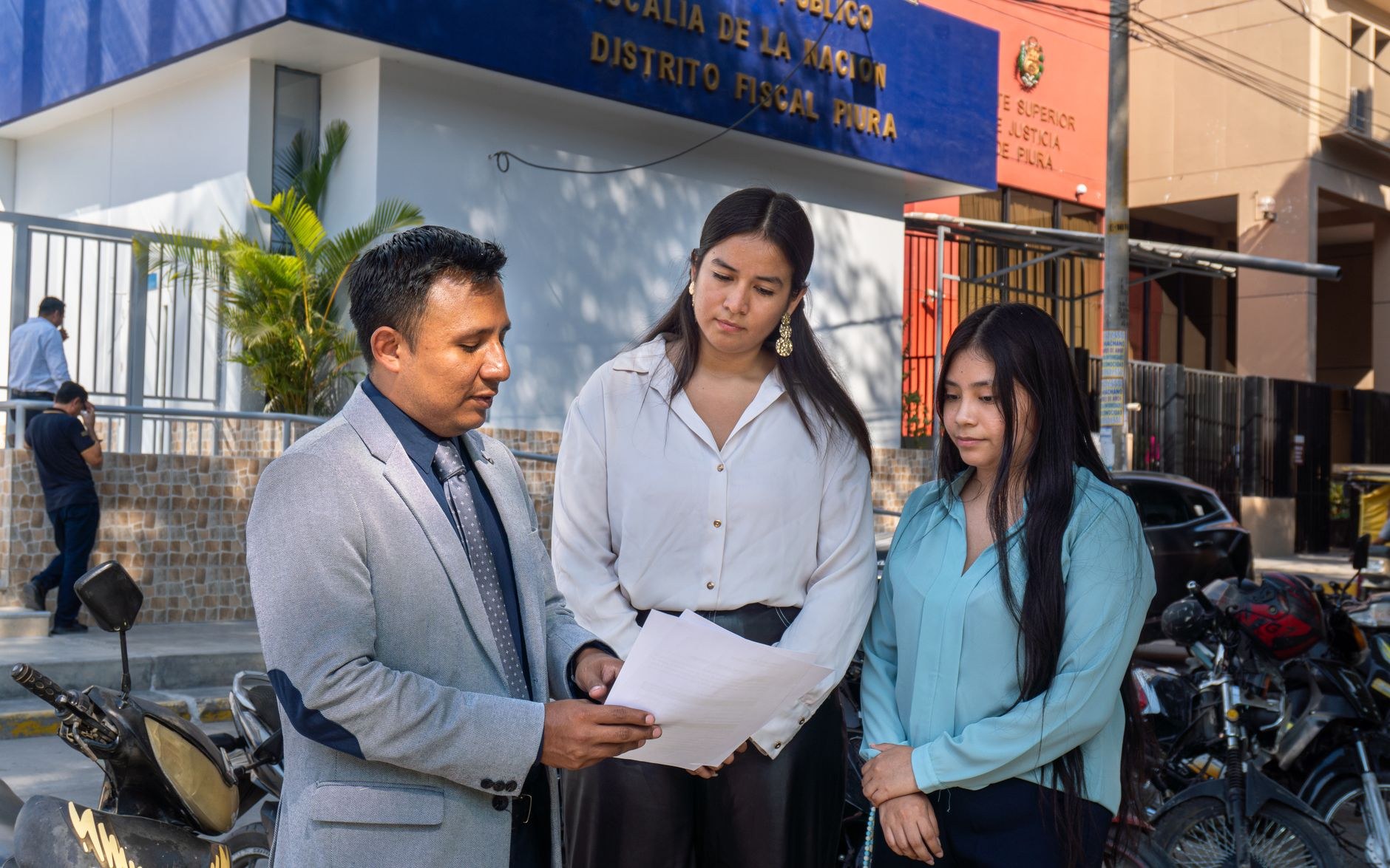 Noticias Miles de Familias SDE Tendrán Títulos en Santo Domingo Este - El Farol al Día