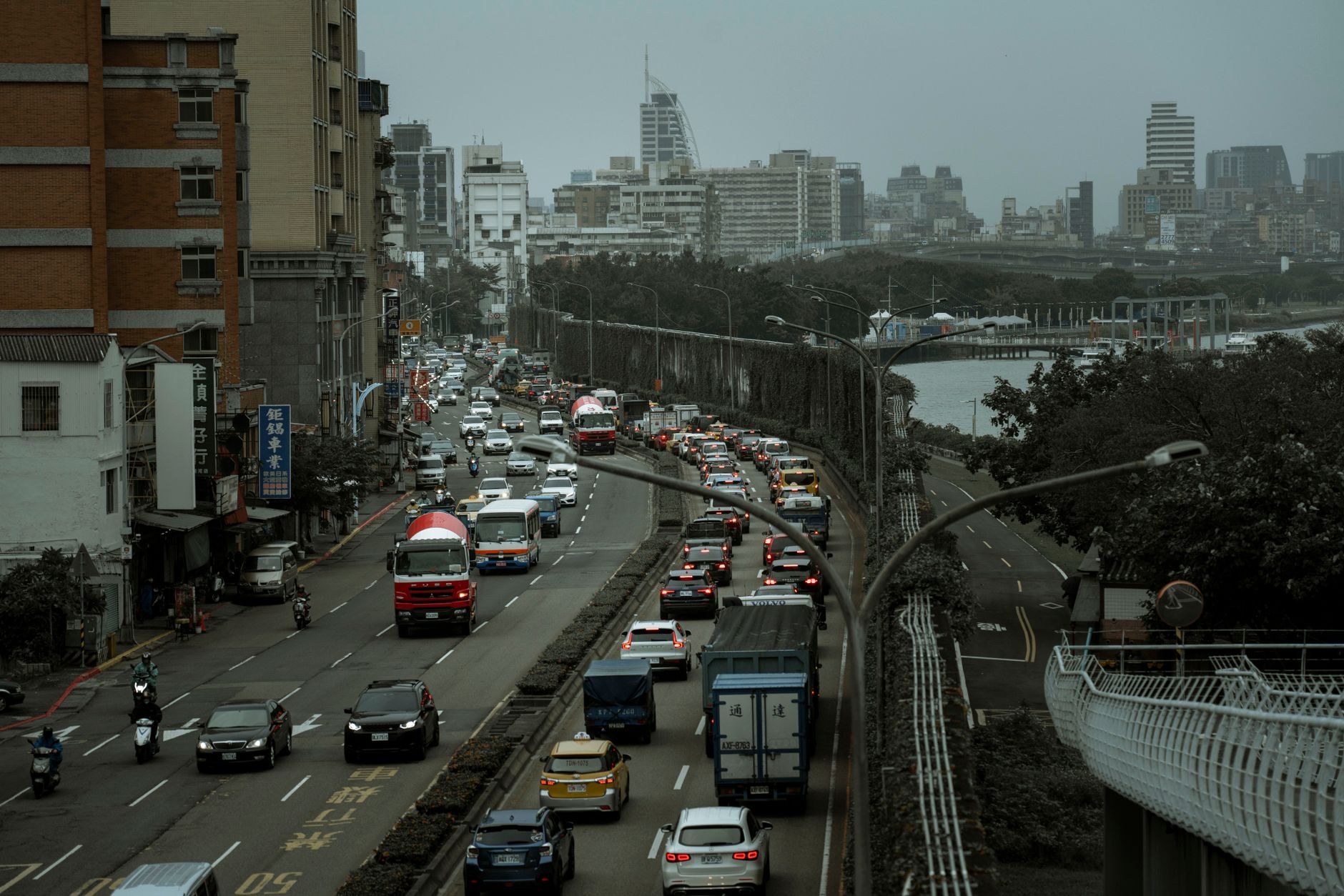 Noticias Colapso Vial SDE: Puente Los Mina Cierra Santo Domingo Este - El Farol al Día