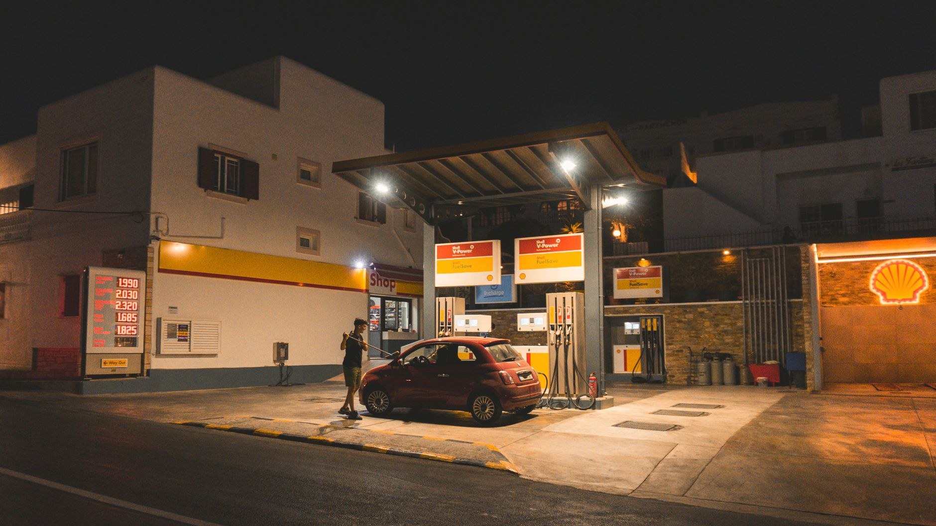 Economía dominicana Guerra Irán: ¿Gasolina SDE por las  - El Farol al Día
