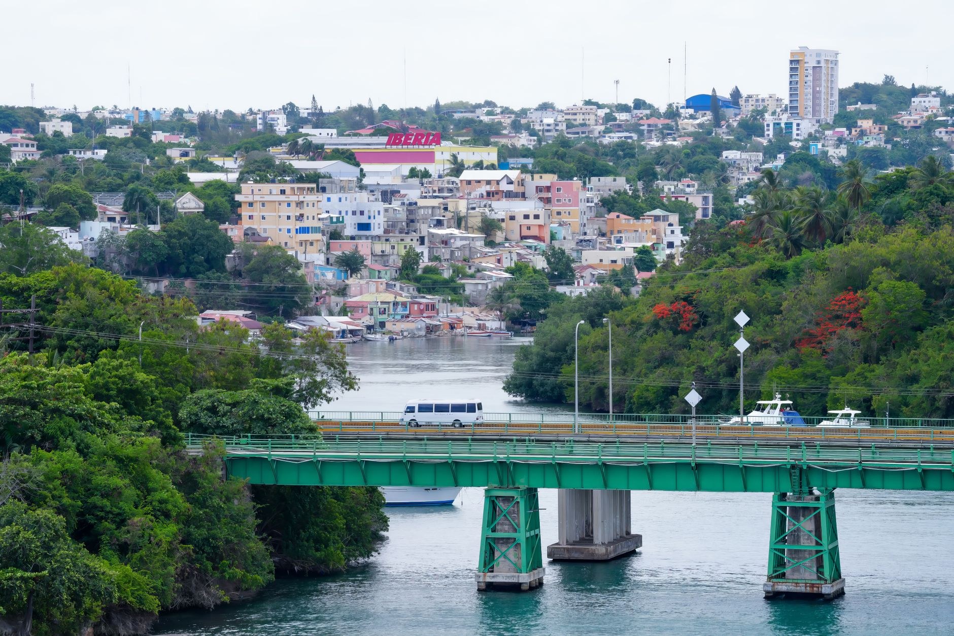 Noticias Mega Tapón SDE: Av. Charles de Gaulle Ci Santo Domingo Este - El Farol al Día